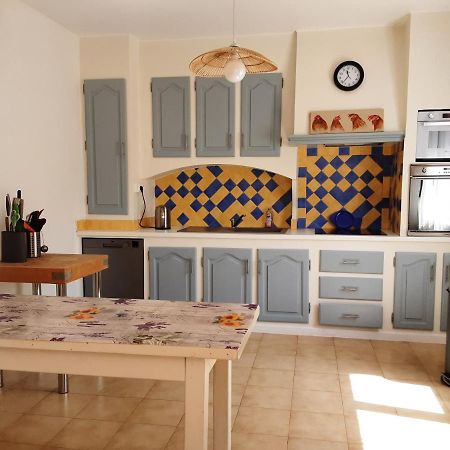 La Bonbonne En Provence Villa Travaillan Bagian luar foto