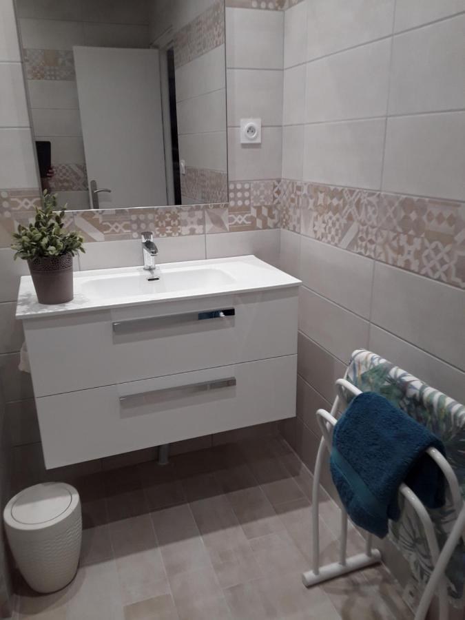 La Bonbonne En Provence Villa Travaillan Bagian luar foto