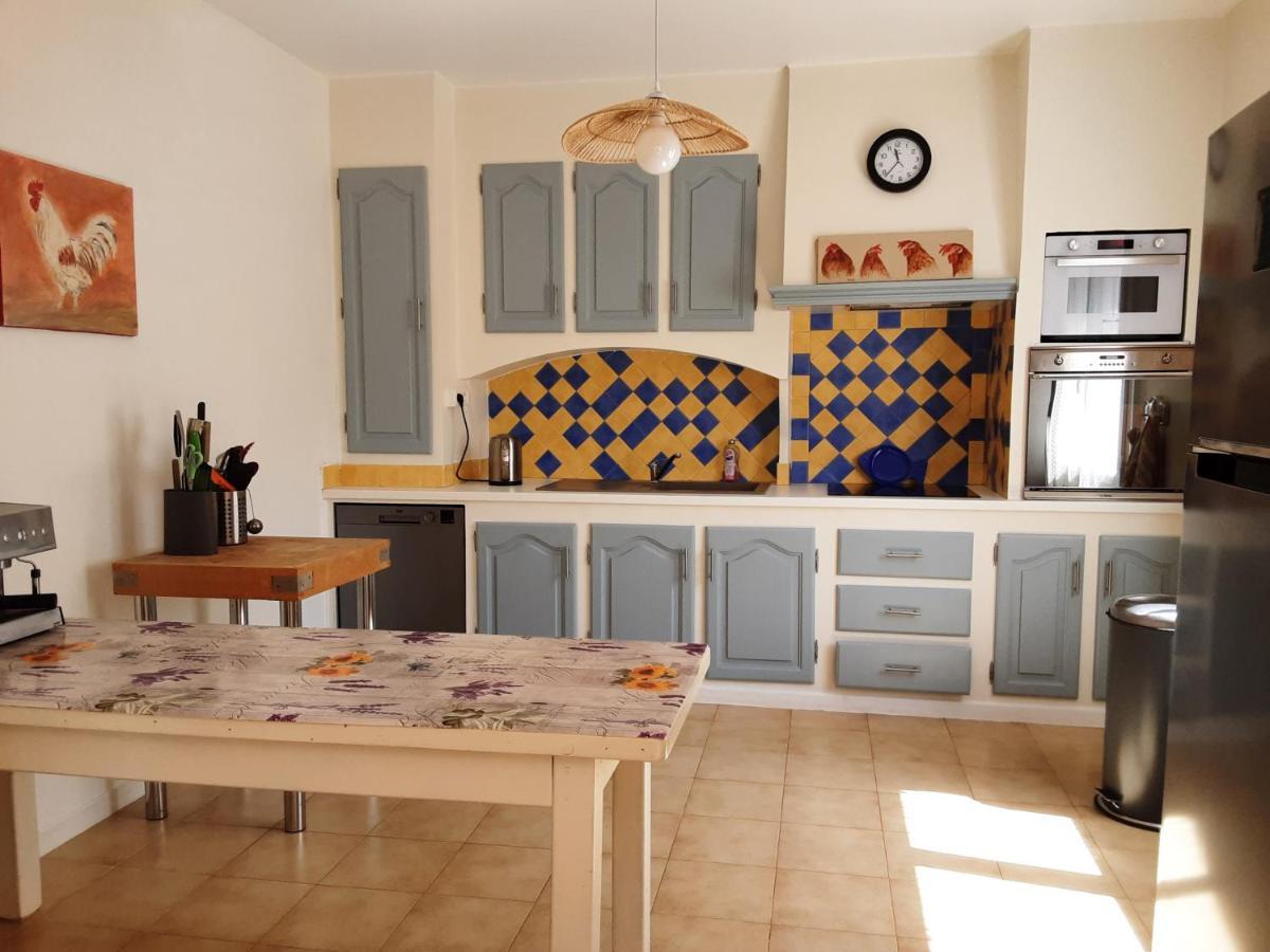 La Bonbonne En Provence Villa Travaillan Bagian luar foto